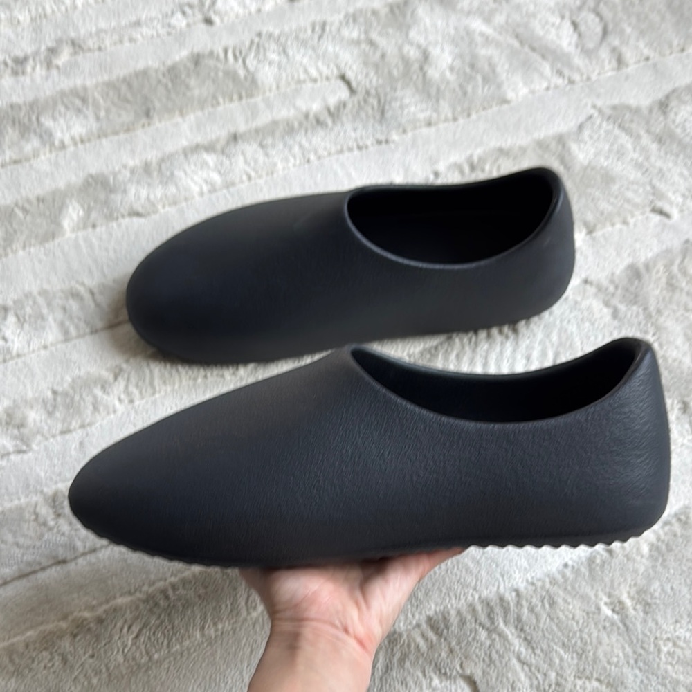 YEEZY YZY SL-01 'Black  NEW